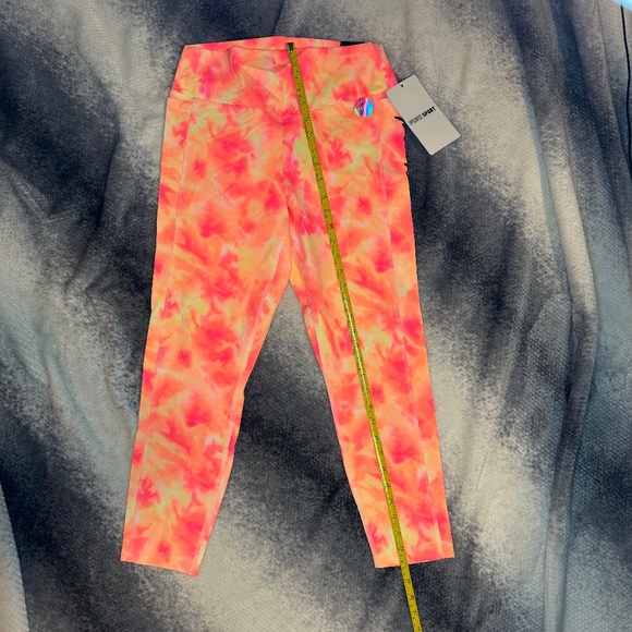 Victoria Secrets PINK Peach Bottom Ultimate Leggings - Picture 2 of 7